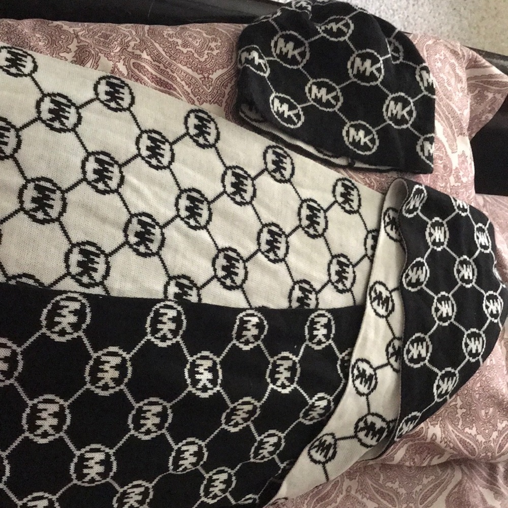 Michael Kors scarf 🧣 and matching beanie